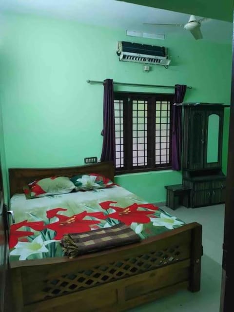 Udaya guest house Villa in Vypin