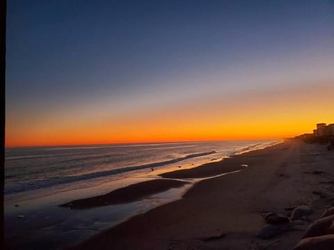 Sand & Sea: Beach Views For Miles! Apartment in North Topsail Beach