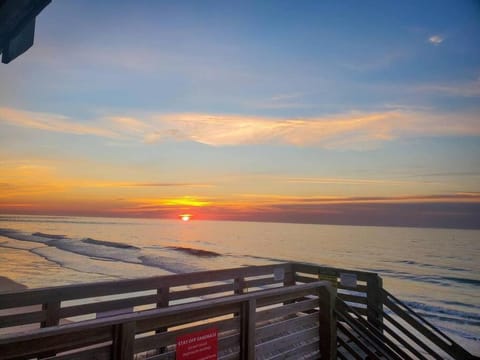 Sand & Sea: Beach Views For Miles! Apartment in North Topsail Beach