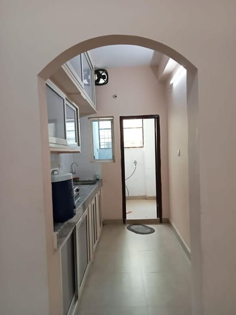 3-Bedroom Elegant and Spacious AC Apartment only for families, Prime Location, Just 100m from Main Road! Condo in Hyderabad