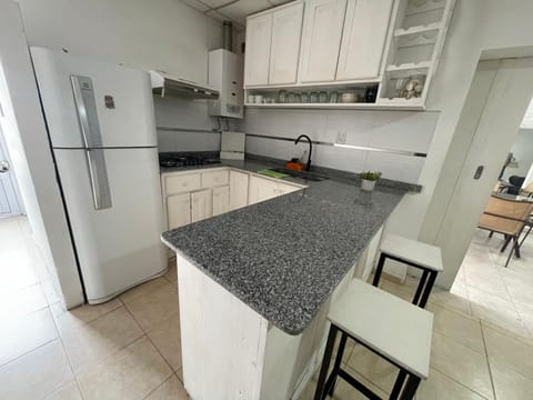 Kitchen or kitchenette, Dining area, dishwasher, minibar, oven, pet friendly, stove