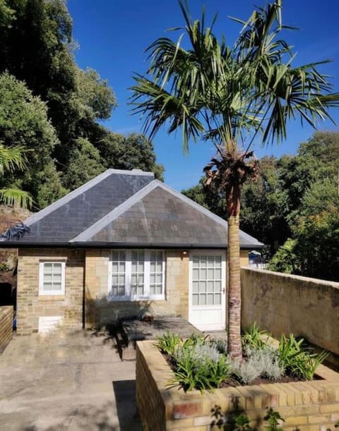 Smugglers Lodge at Ventnor Botanic Garden House in Ventnor