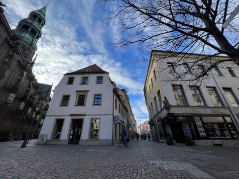 Property building, City view, Landmark view, Street view, Location