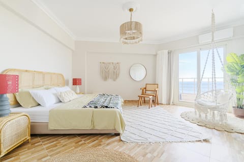 Bed, View (from property/room), Balcony/Terrace, Photo of the whole room, Seating area, Bedroom, Sea view