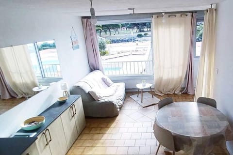 Panoramic 1, Bel appartement familiale avec piscine et parking Apartment in Agde