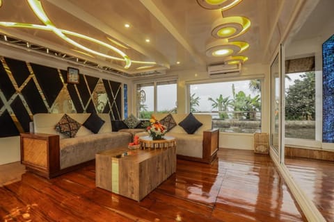 Luxury Houseboat Barca ormeggiata in Alappuzha