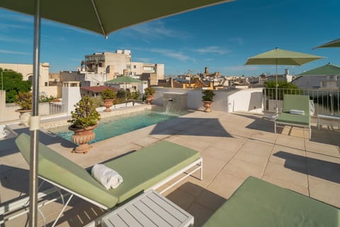 Patio, Day, Hot Tub, Solarium, View (from property/room), Balcony/Terrace, City view, Pool view, Swimming pool, sunbed