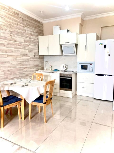 Kitchen or kitchenette, Dining area, minibar, pet friendly, stove