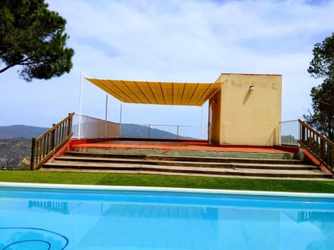 Property building, Mountain view, Pool view, sunbed