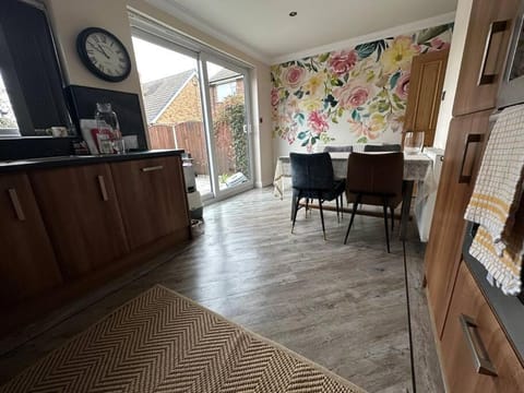 Lovely 3 bedrooms house 4 guests Condo in Beverley