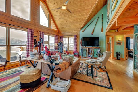 Expansive Grand Lake Cabin with Private Hot Tub! House in Rocky Mountain National Park