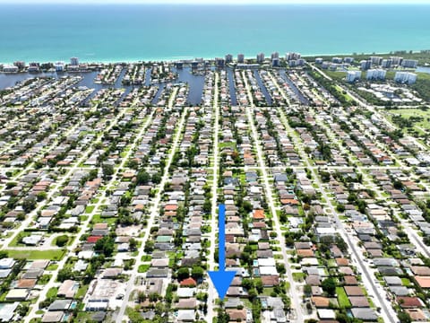 Neighbourhood, Bird's eye view, Sea view, Street view, Location