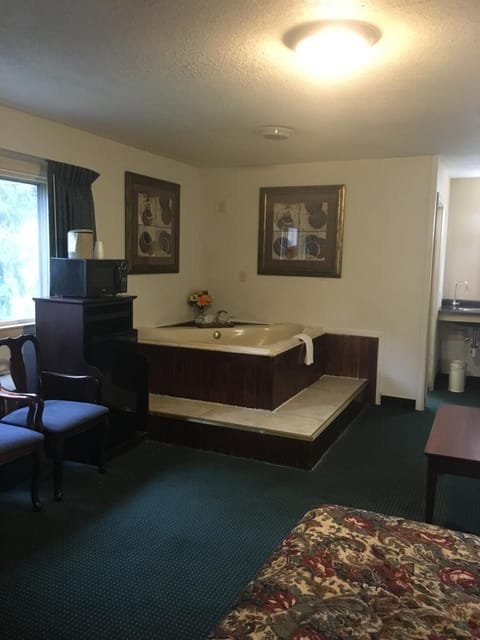 Rapids Inn & Suites Motel in Wisconsin Rapids