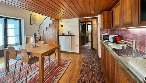 Dining area, kitchen