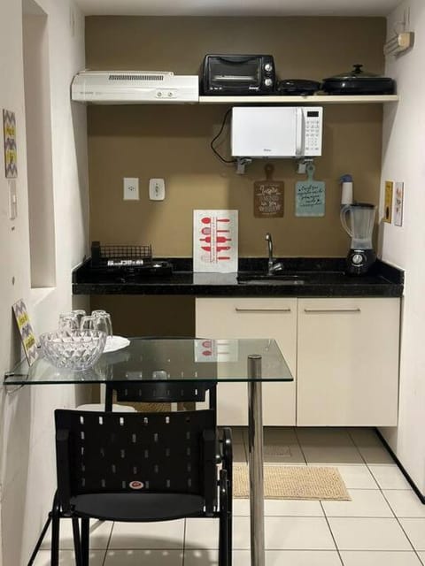 Kitchen or kitchenette, Dining area, minibar, stove