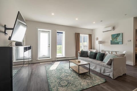 Sophisticated Apt #3 with AC Copropriété in Dartmouth
