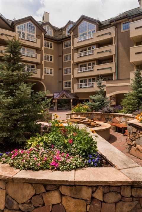 St. James Place Albergue natural in Beaver Creek