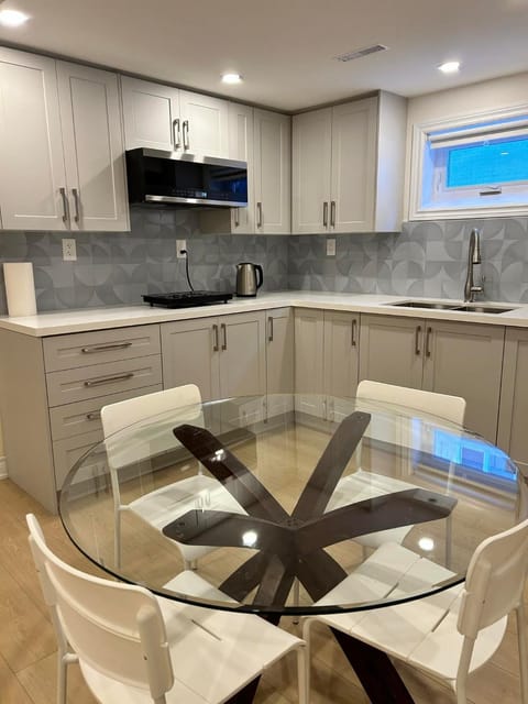 BRAND NEW lower home with EXCLUSIVE Bathroom Vacation rental in Vaughan