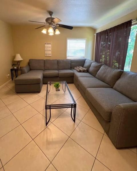 Palm Wave Says - Cozy - 2 Jacuzzis - Quiet Street Apartment in West Palm Beach