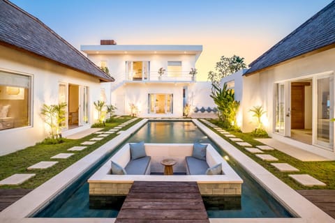 Property building, Garden view, Pool view, Swimming pool