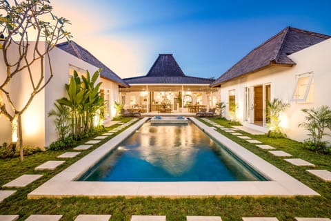 Garden view, Swimming pool, sunbed