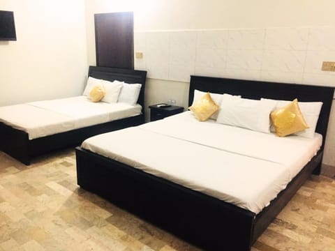Second Home Guest House Near Agha, Khan Airport Bed and Breakfast in Karachi