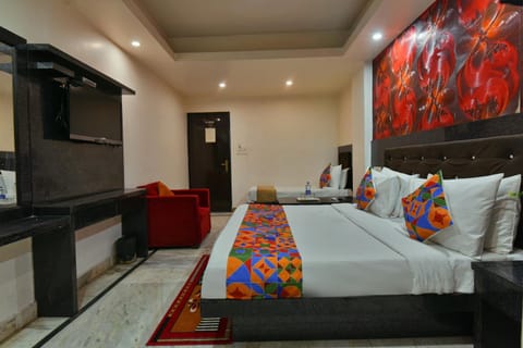 Hotel Noida International - opposite Mercedes Showroom Noida Sector 11 Hôtel in Noida