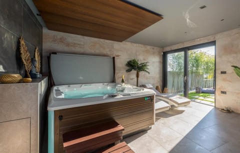 Villa Vie in Medulin for 10 people with heated pool, wellness and home cinema Villa in Medulin