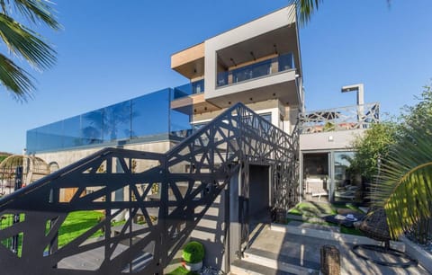 Property building, Facade/entrance, Off site