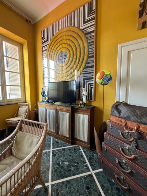 Communal lounge/ TV room