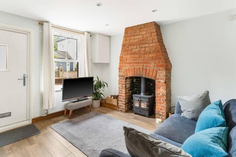 TV and multimedia, Living room, Seating area, flat iron