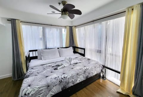 Muggle Stay1.0 - 2BR in BGC 50mbps WIFI Copropriété in Makati