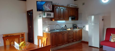 TV and multimedia, Kitchen or kitchenette, Living room, Dining area, minibar, toaster