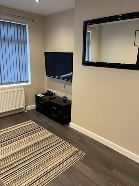 Modern ground floor apartment Close to A45 A46 M1 M6 M69 Apartment in Coventry