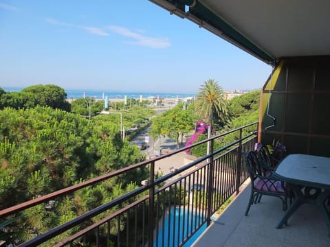 Day, Natural landscape, Balcony/Terrace, Dining area, Sea view