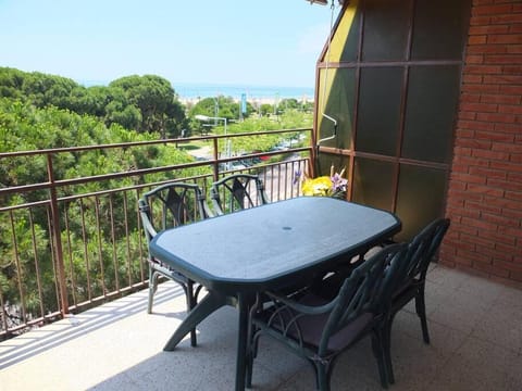 Day, Natural landscape, Balcony/Terrace, Dining area