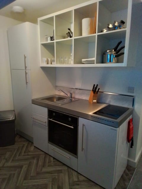 Kitchen or kitchenette, pet friendly, stove