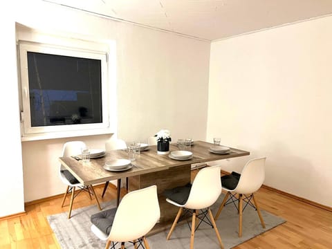 Sehr große Ferienwohnung, Apartment in Kaiserslautern WeHome Komfort Condo in Kaiserslautern