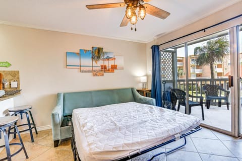 Galveston Vacation Rental - Walk to the Beach! Apartment in Galveston Island