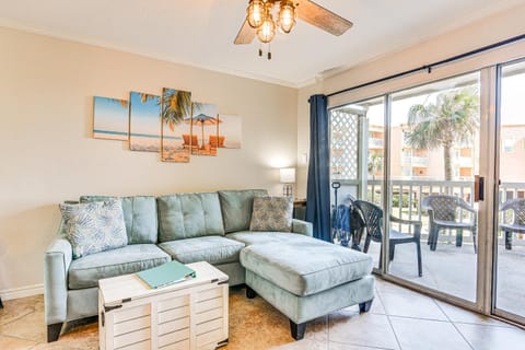 Galveston Vacation Rental - Walk to the Beach! Apartment in Galveston Island