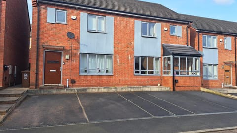 Property building, Day, Neighbourhood, Street view