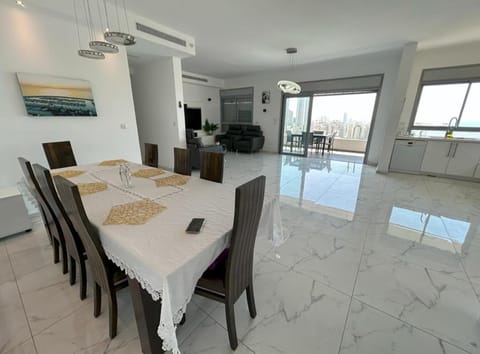 Ashdod Seaview Apartment- דירה אשדוד נוף לים Apartment in South District