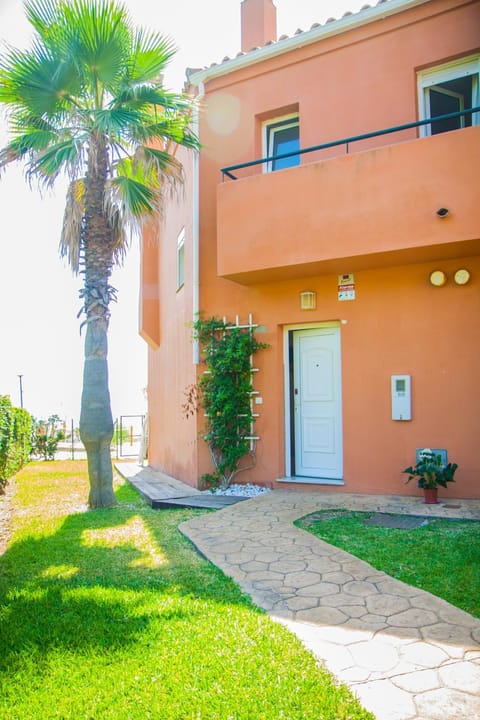 Property building, Facade/entrance, Garden, Lobby or reception, Decorative detail