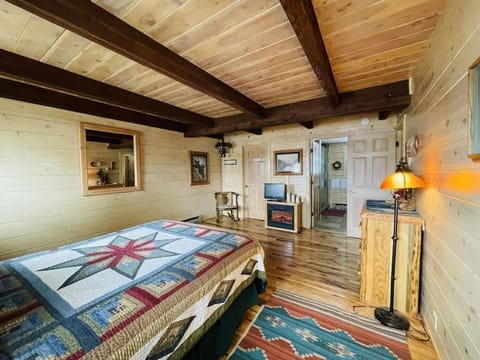 2nd Tee Lodge ~ Hot tub ~ Wifi ~ Near Yellowstone ~ Sleeps 14 House in Island Park