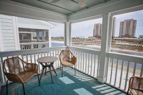 Private Beach plus Pool and Hot Tub-Perfect for Families House in Perdido Key