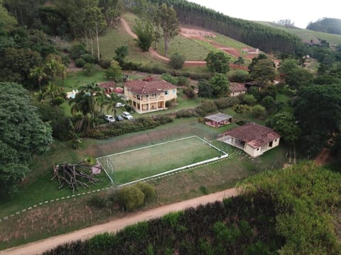 Fazenda Itamirim - Chácara para alugar com piscina, campo de futebol, churrasqueira e salão de festas - Próximo a São José dos Campos e ao Mobai Bike House in Sao Jose dos Campos