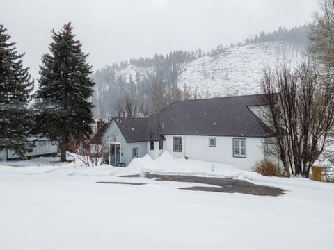 Property building, Winter