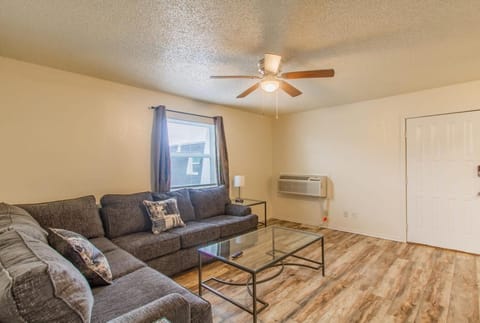 A bedroom in close proximity to Fort Sill Appartement in Lawton