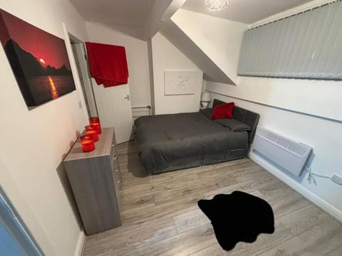 Studio Apartment sleeps 2 with Free parking Apartment in Leeds