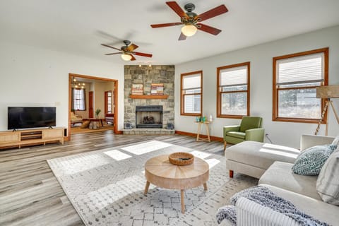 Elegant Pataskala Home with Hot Tub and Fire Pit! House in Ohio